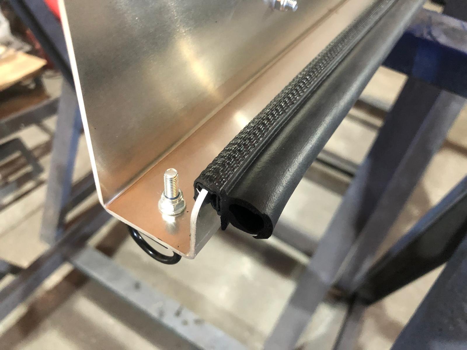 SOPORTE DE LUCES TRASERAS LED PARA  REMOLCADORES